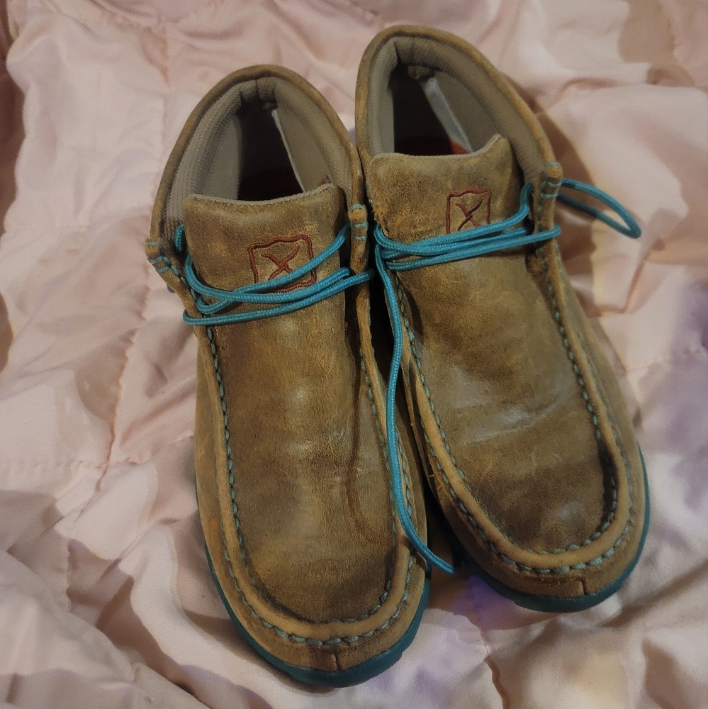 Women size 6M Twisted X